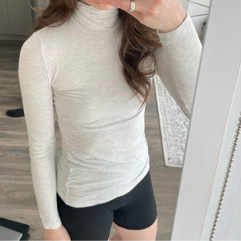 Aritzia - Babaton turtleneck tee, white/grey